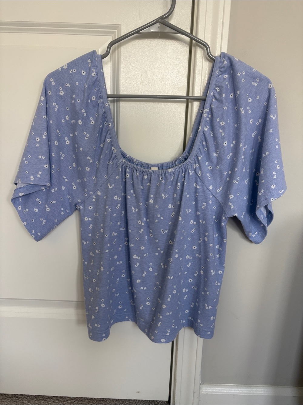 Pact Organic Cotton Blue Floral Scoop-Neck Women's Top